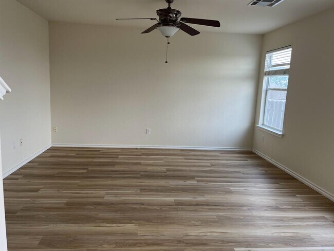 Building Photo - 173 Buttercup Way