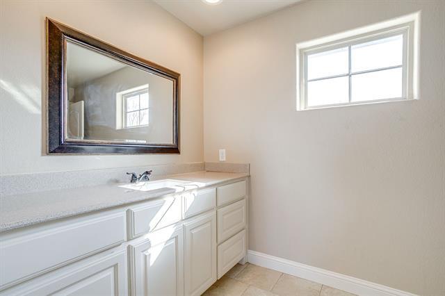 Building Photo - 1600 Oak Ridge Estates