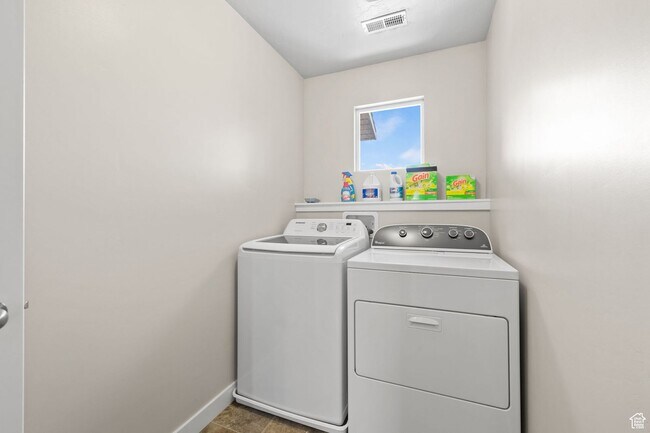 Building Photo - 3 Bedroom Townhome  in Pleasant Grove for Rent!
