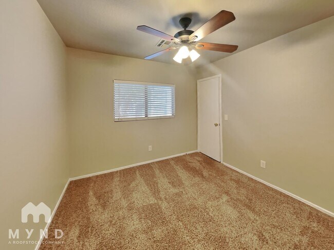 Building Photo - 550 W Kingman Dr