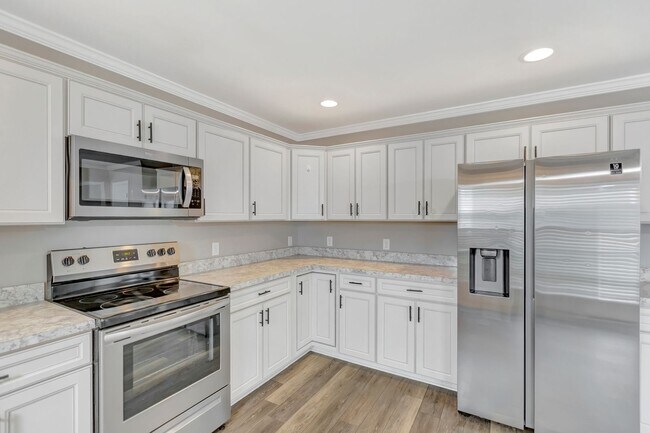 Building Photo - Spacious Cane Bay Home with Pond Views!