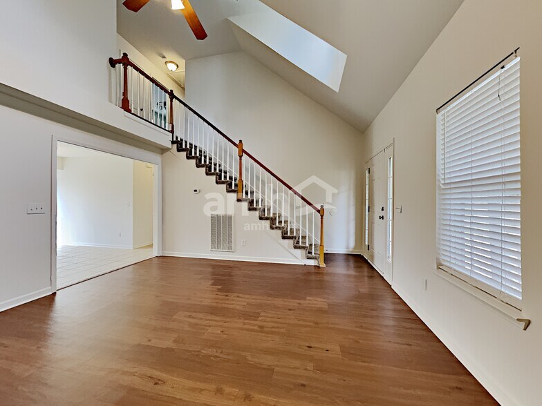 Building Photo - 679 Whispering Breeze