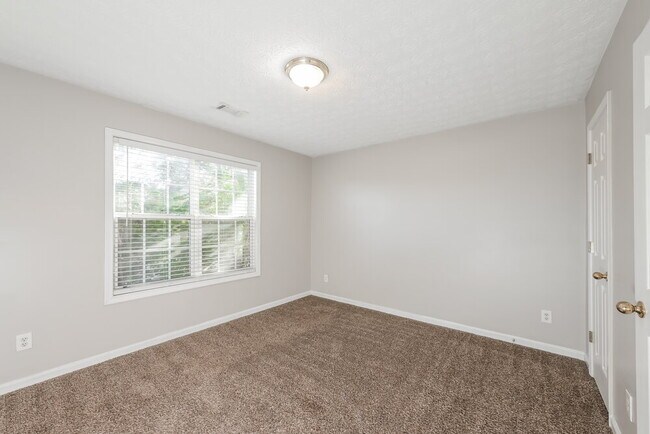 Building Photo - 3600 Biltmore Oaks Dr SE