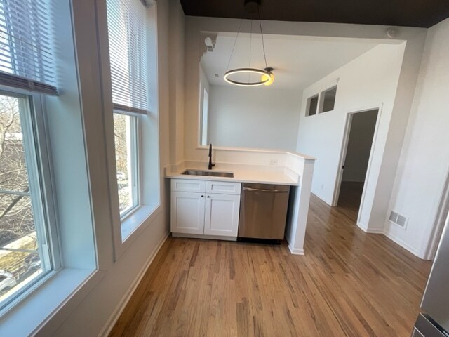 Building Photo - 651 N Paulina St