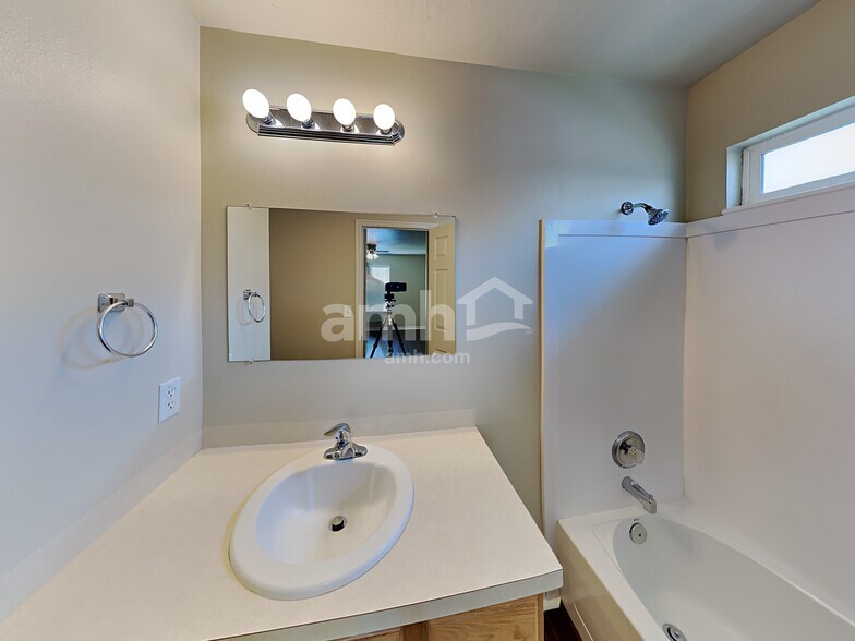 Building Photo - 2254 Orchard Way