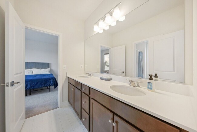 Building Photo - 101 Milvian Wy SE