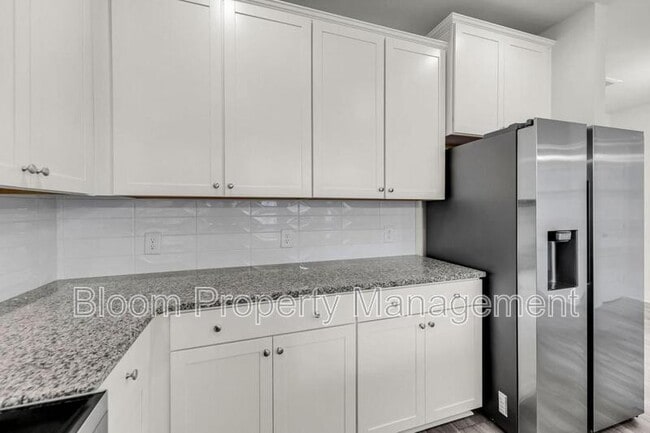 Building Photo - 7770 Park Gate Dr