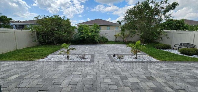 Building Photo - 710 Birch Hollow Dr