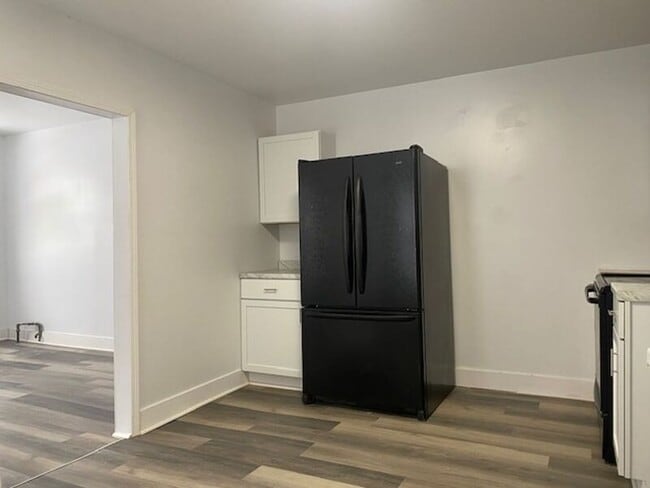 Building Photo - 124 S Chillicothe St