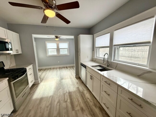 Building Photo - 319 Lathrop Ave