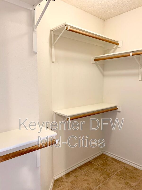 Building Photo - 8702 Saddlehorn Dr