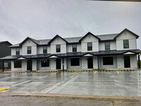 Building Photo - FEBRUARY SPECIAL! RENT $1300, DEPOSIT $130...