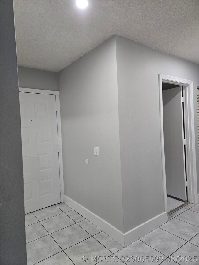 Building Photo - 1861 SW 116th Way