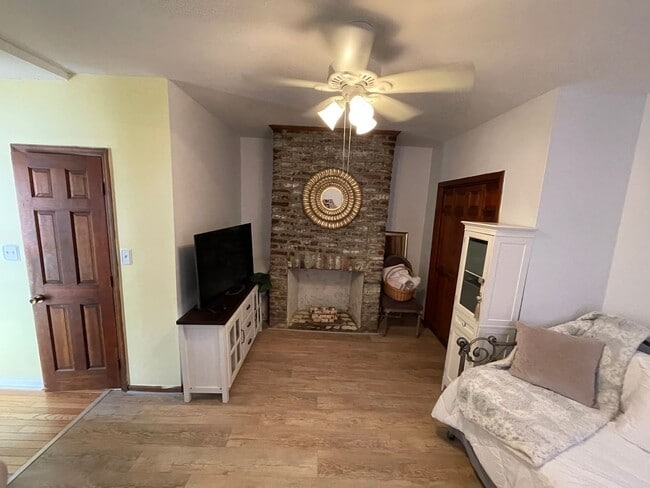 Building Photo - Historic Studio In Medical District-FULLY ...