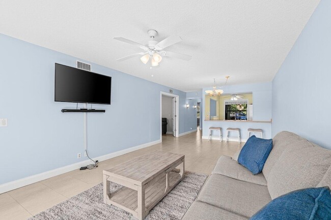 Building Photo - 1001 Sabal Ridge Cir