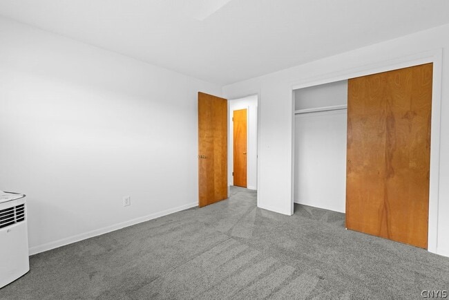 Building Photo - 330 Draper Ave