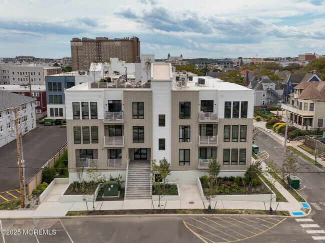 Building Photo - 218 3rd Ave
