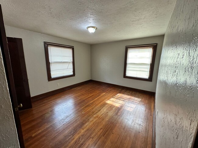 Building Photo - 2 Bed 1 Bath House in Murray