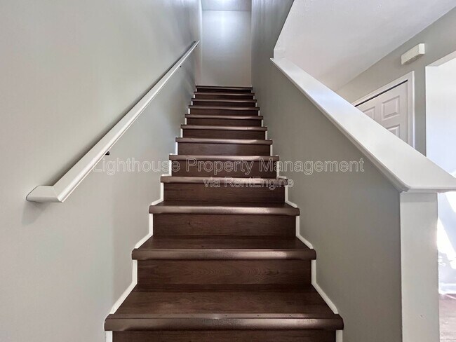 Building Photo - 2104 Shiloh Point SE