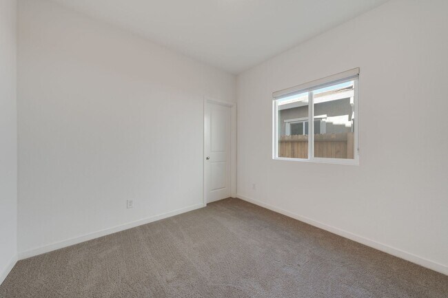 Building Photo - New 4 Bedroom Home with Next Gen Suite + S...