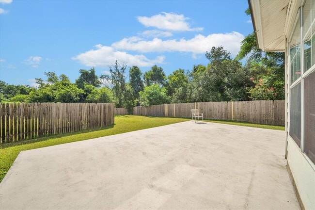 Building Photo - 1701 Balsam Way