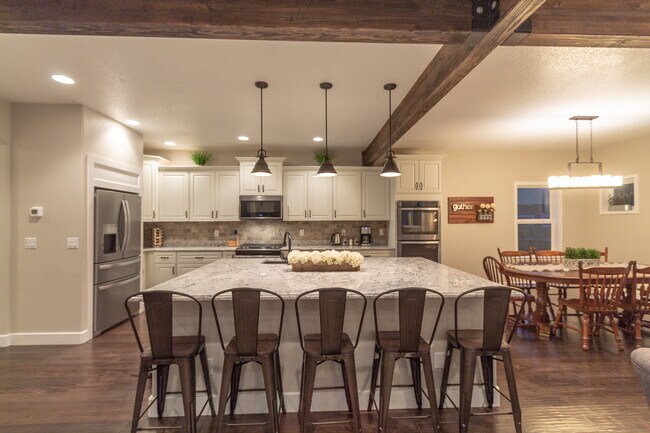 Building Photo - 724 N Walnut St