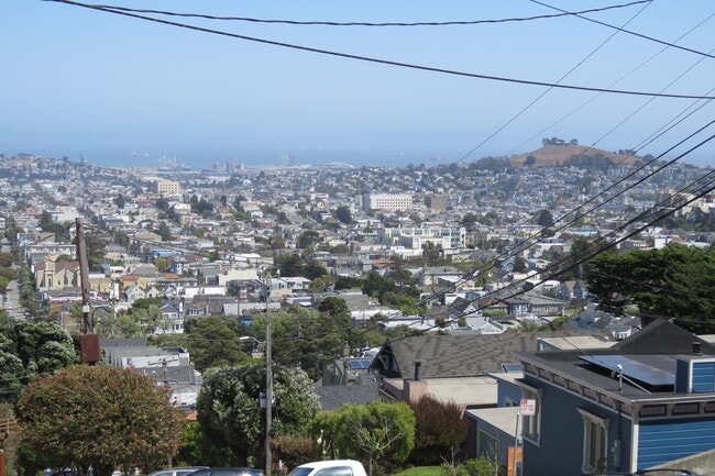 Building Photo - Updated Noe Valley House Available Now!