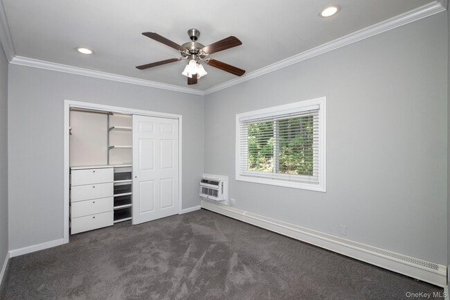 Building Photo - 427 Main St