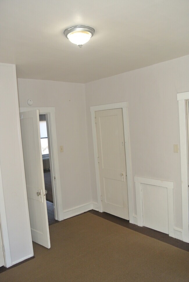Building Photo - 328 High Street