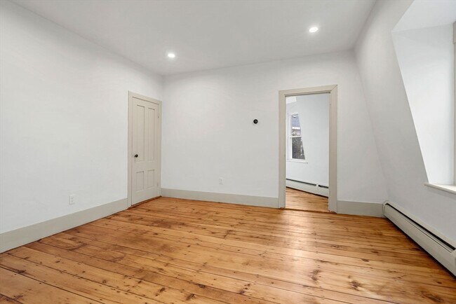 Building Photo - 6 Mt Vernon St