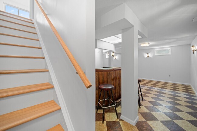 Building Photo - Discover Your Dream Home: Modern Comfort M...