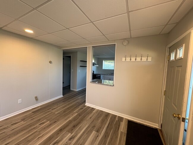 Building Photo - 211 Tulip Cir