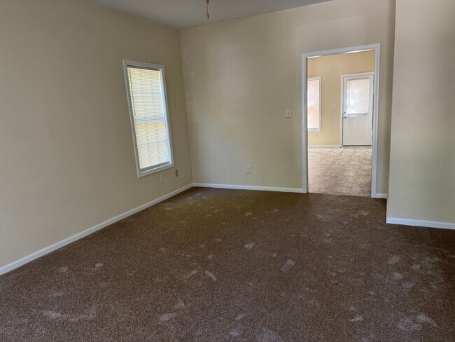 Building Photo - New Flooring & Fresh Paint