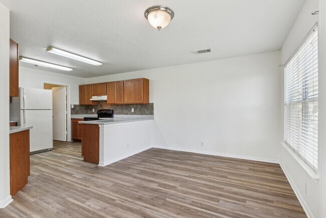 Building Photo - 16216 Ike Ln