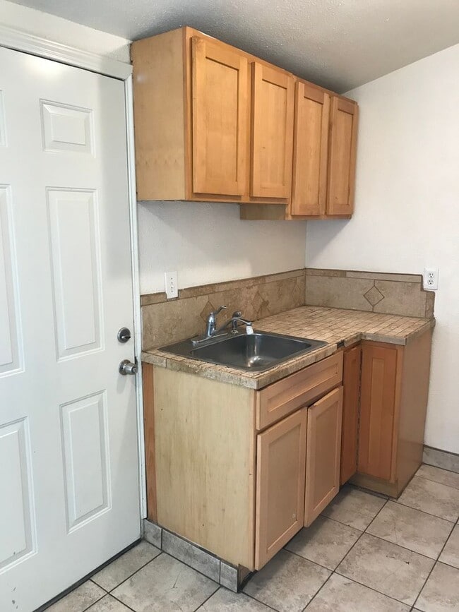 Building Photo - Cute house!