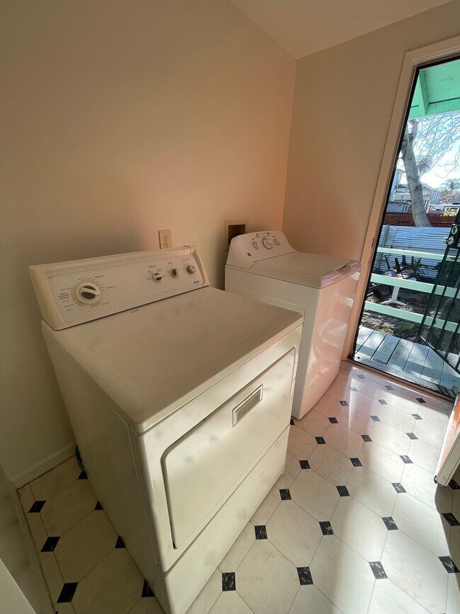 Building Photo - 1669 12th St