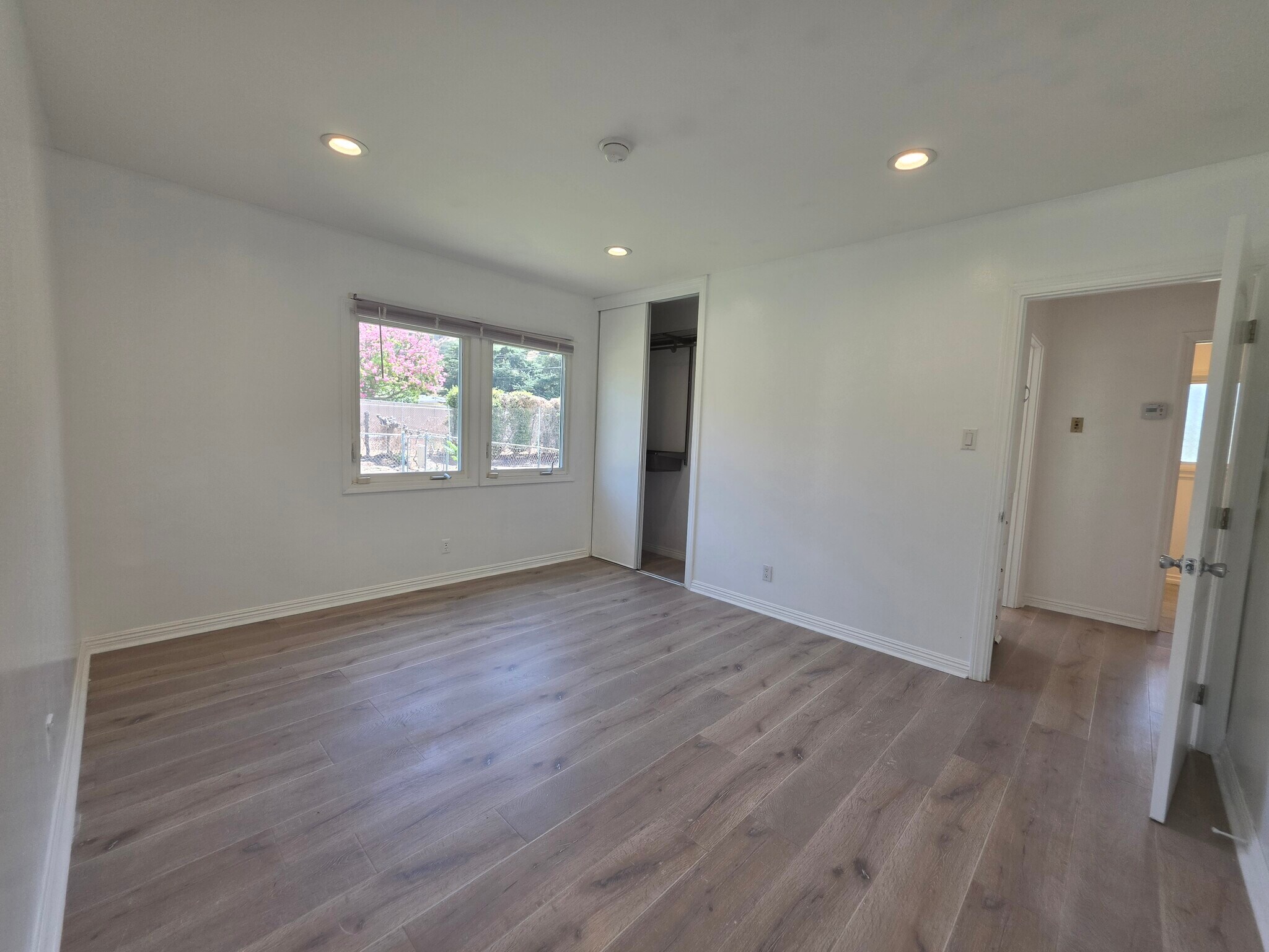 Building Photo - 9805 La Tuna Canyon Rd