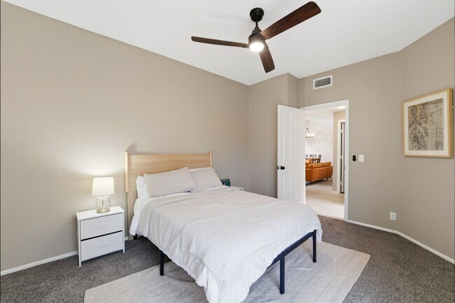 Building Photo - Move-in-ready home available furnished or unfurnished to suit your lifestyle!!