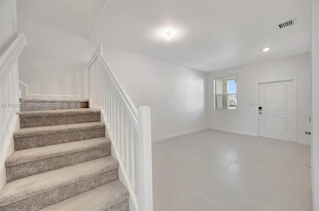 Building Photo - 2546 SE 29th St