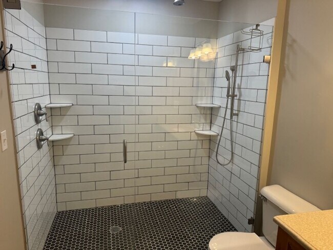 Building Photo - Gorgeous 6 Bed/3 Bath/3 Garage SFH with Screened in Porch, and Firepit in Minnetrista!