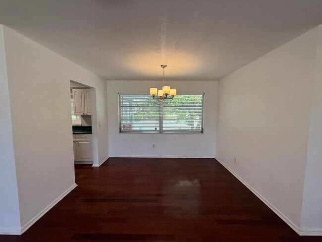 Building Photo - Amazing 2-bedroom, 2-bathroom home on a lake.