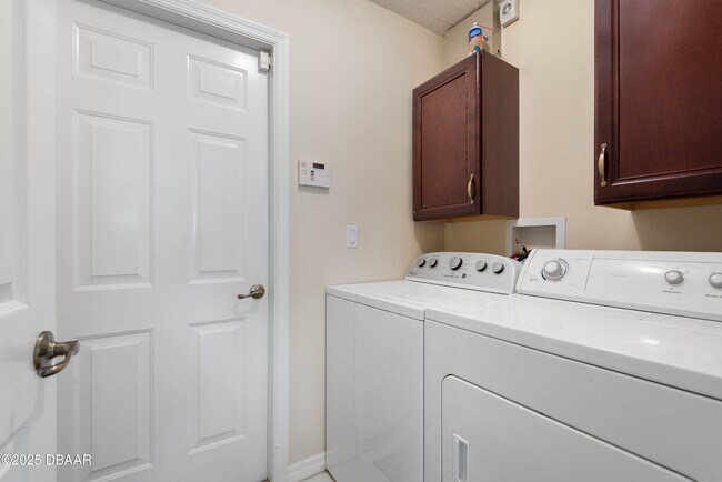 Building Photo - 15 Coolidge Ct