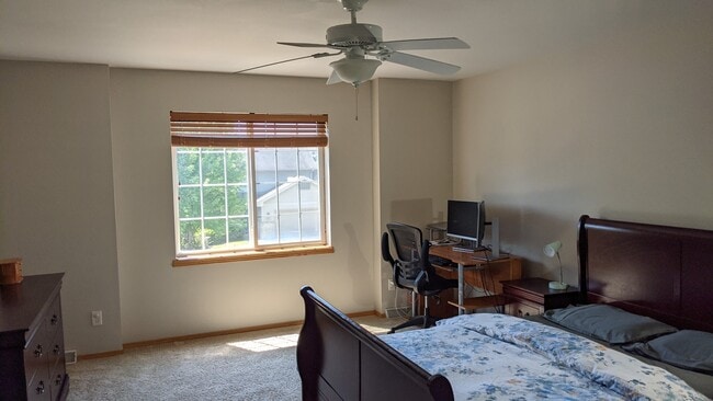 Building Photo - 888 Harper Dr