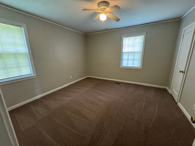 Building Photo - 245 Beechwood Cir