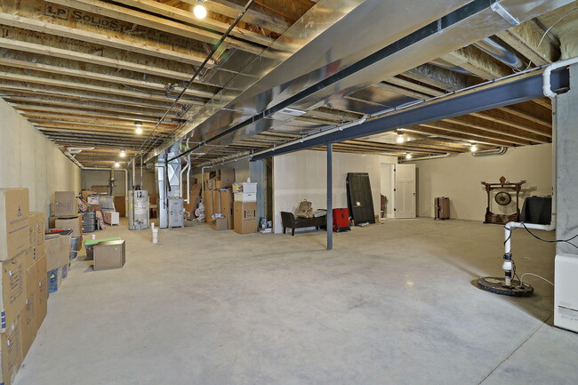 Building Photo - 4706 S Cottage Ln