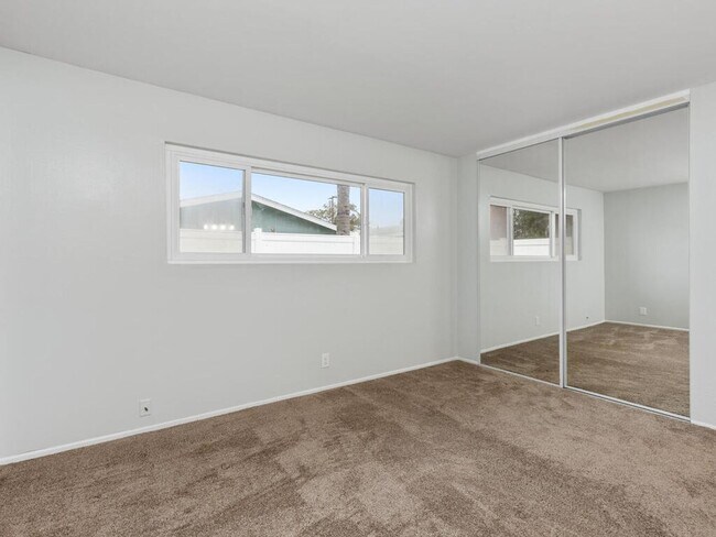 Building Photo - Oceanside Beach-Close 3BD/2BA Home with Easy Freeway Access