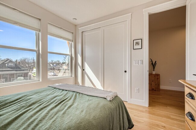 Building Photo - New Build 3 BDR Townhome in Highlands