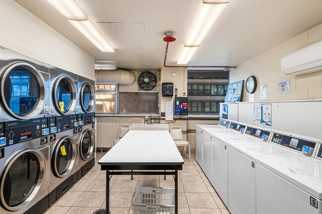 Building Photo - 5757 N Sheridan Rd