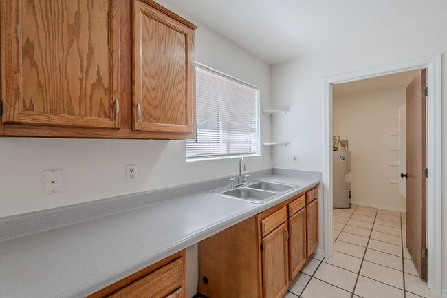 Building Photo - 402 N 101st Pl