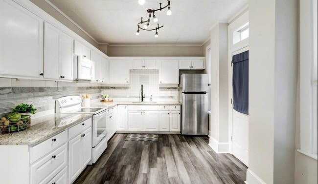 Building Photo - Spacious 3-Bedroom 2 Bath Home with Modern Comforts